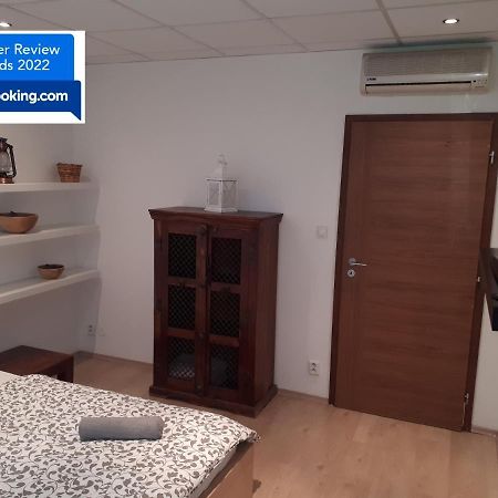 Utulny Apartman V Bratislava 6 מראה חיצוני תמונה