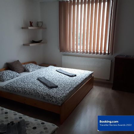 Utulny Apartman V Bratislava 6 מראה חיצוני תמונה