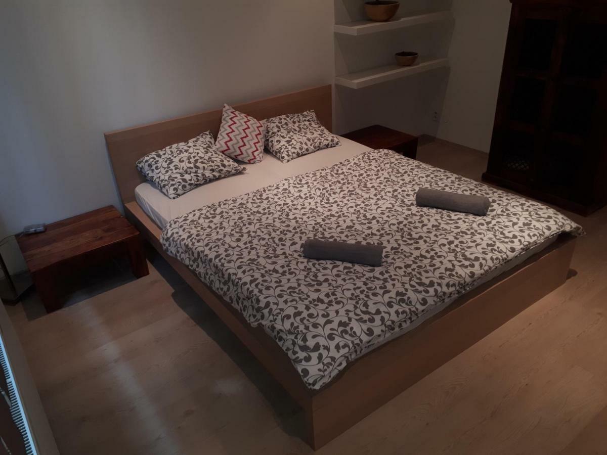 Utulny Apartman V Bratislava 6 מראה חיצוני תמונה