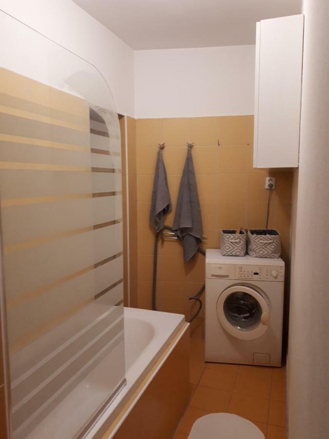 Utulny Apartman V Bratislava 6 מראה חיצוני תמונה
